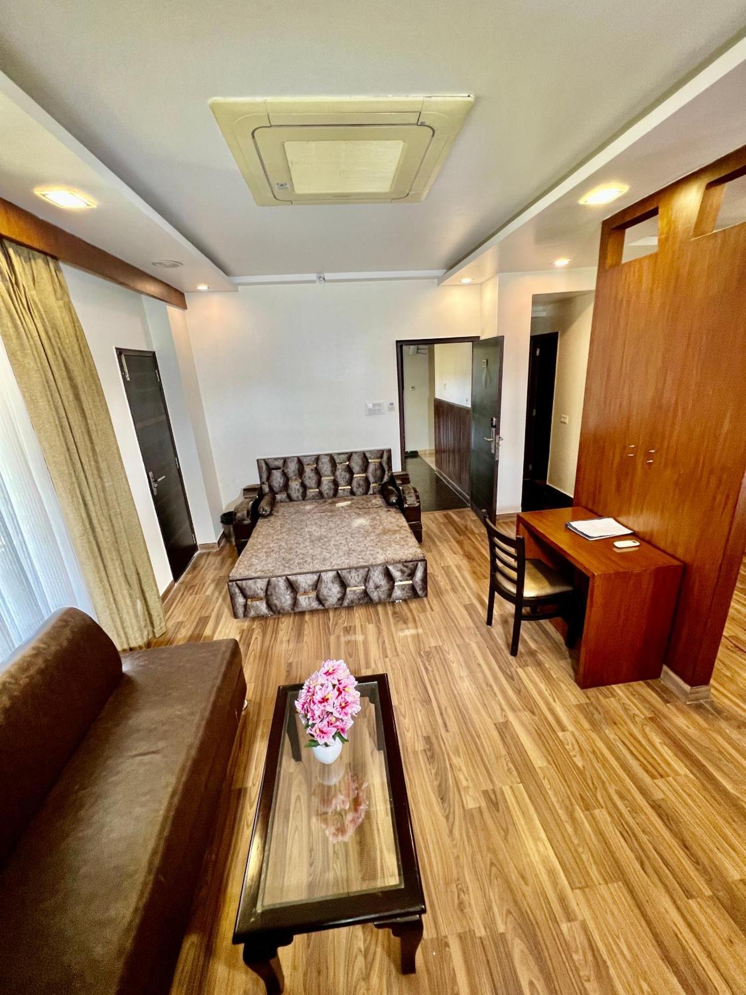 Sea Hawk - Luxury Hill Resort 4 Mins From Bhimtal Lake Dış mekan fotoğraf