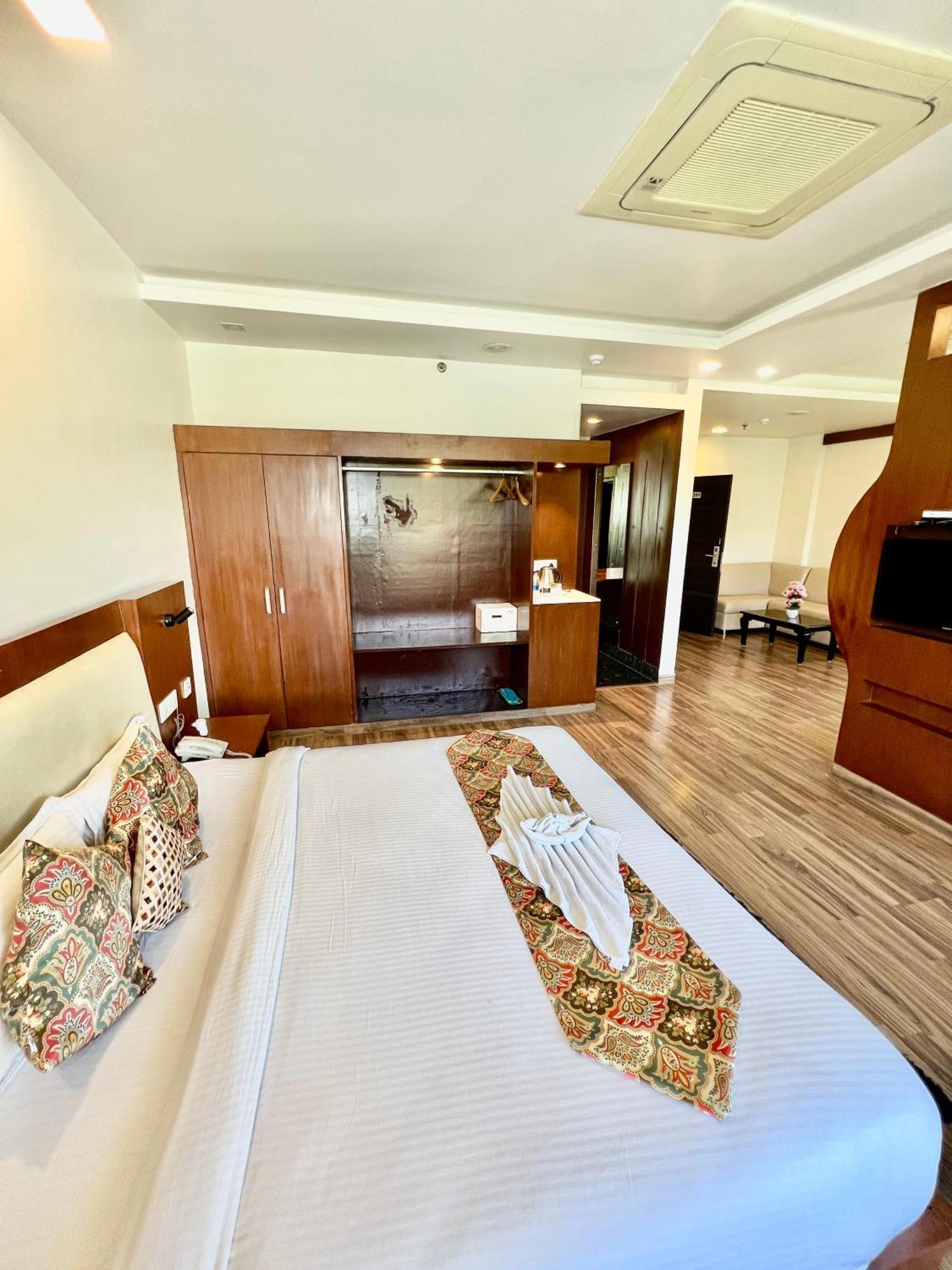 Sea Hawk - Luxury Hill Resort 4 Mins From Bhimtal Lake Dış mekan fotoğraf