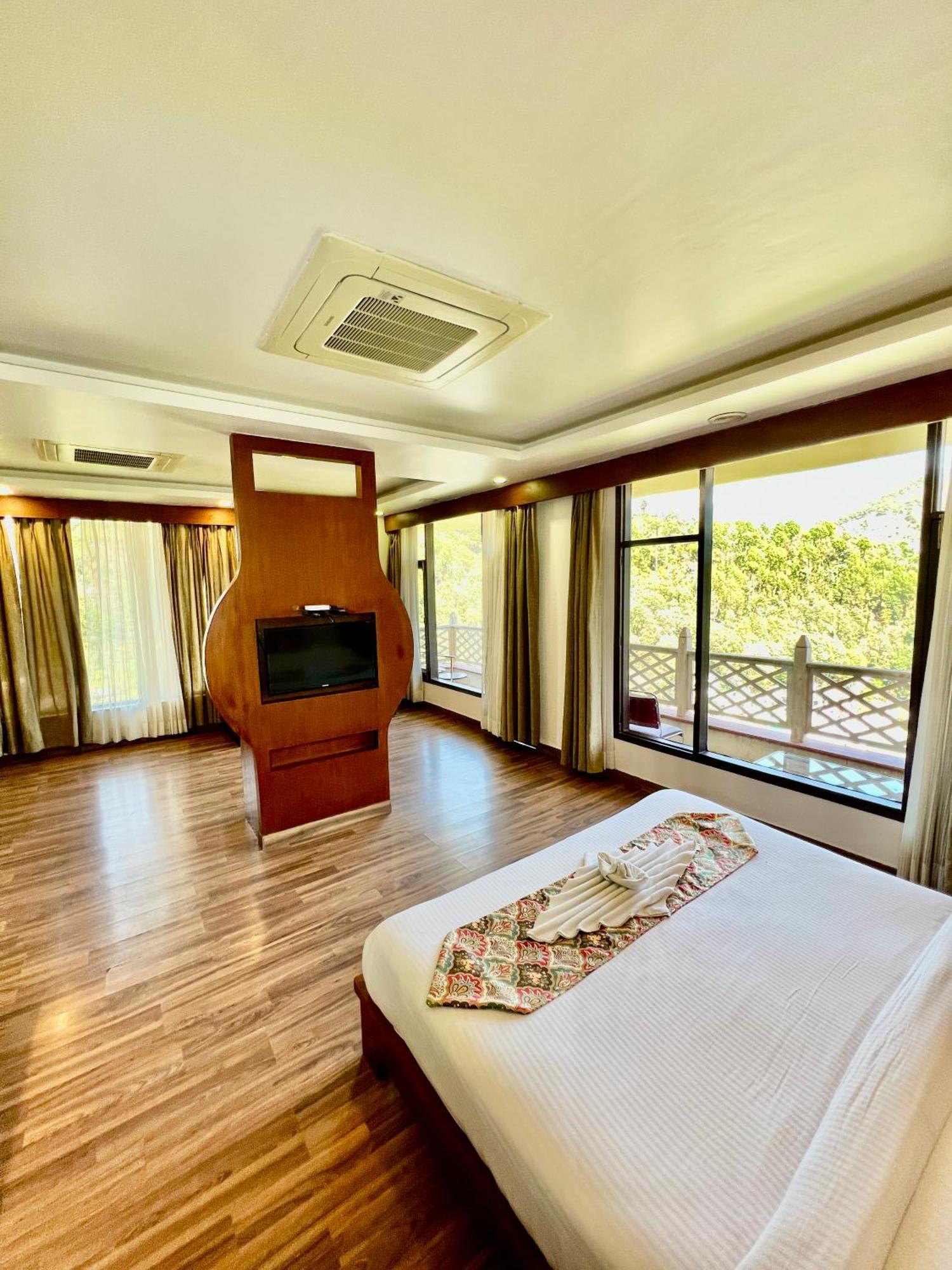 Sea Hawk - Luxury Hill Resort 4 Mins From Bhimtal Lake Dış mekan fotoğraf