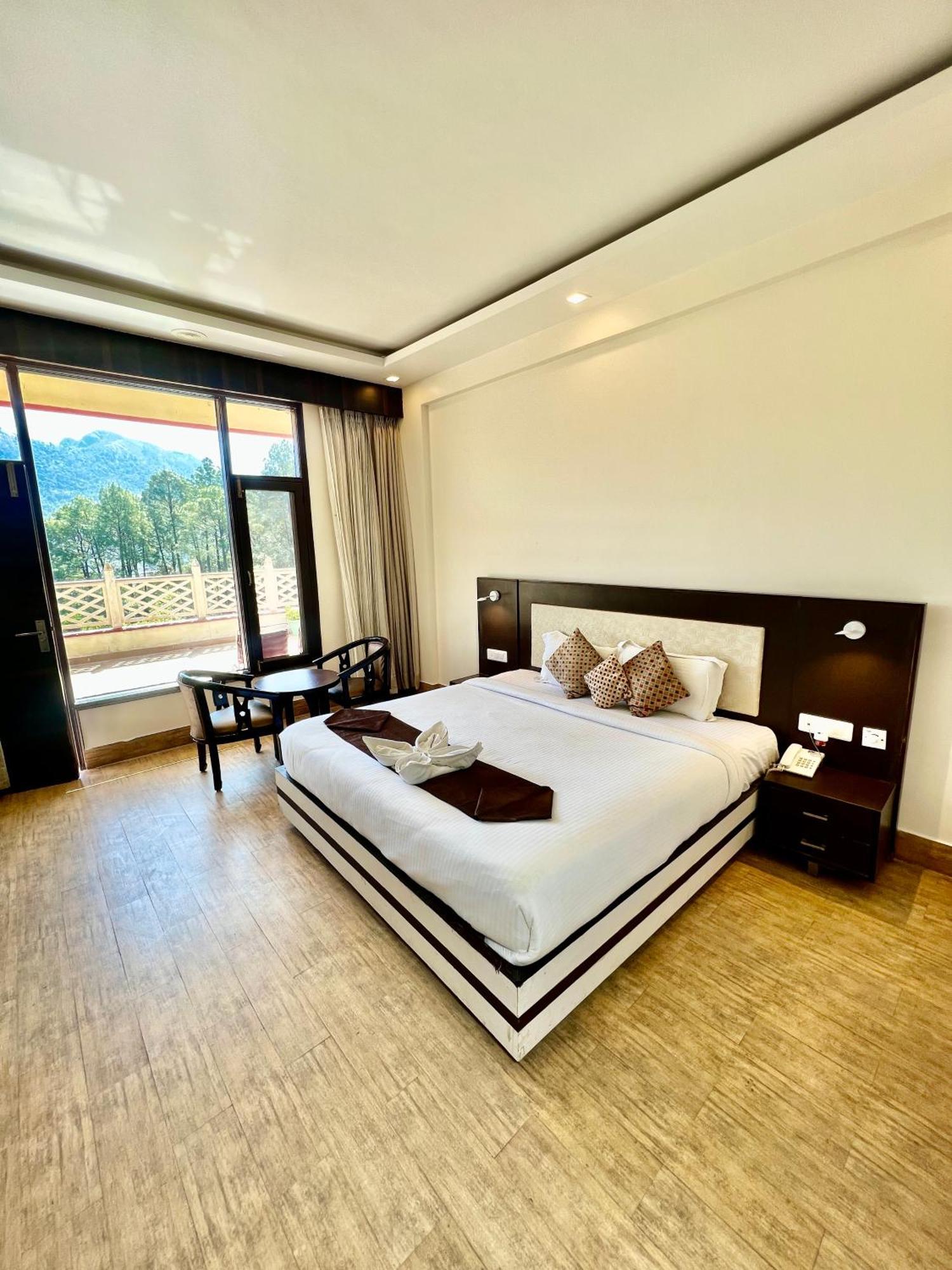 Sea Hawk - Luxury Hill Resort 4 Mins From Bhimtal Lake Dış mekan fotoğraf