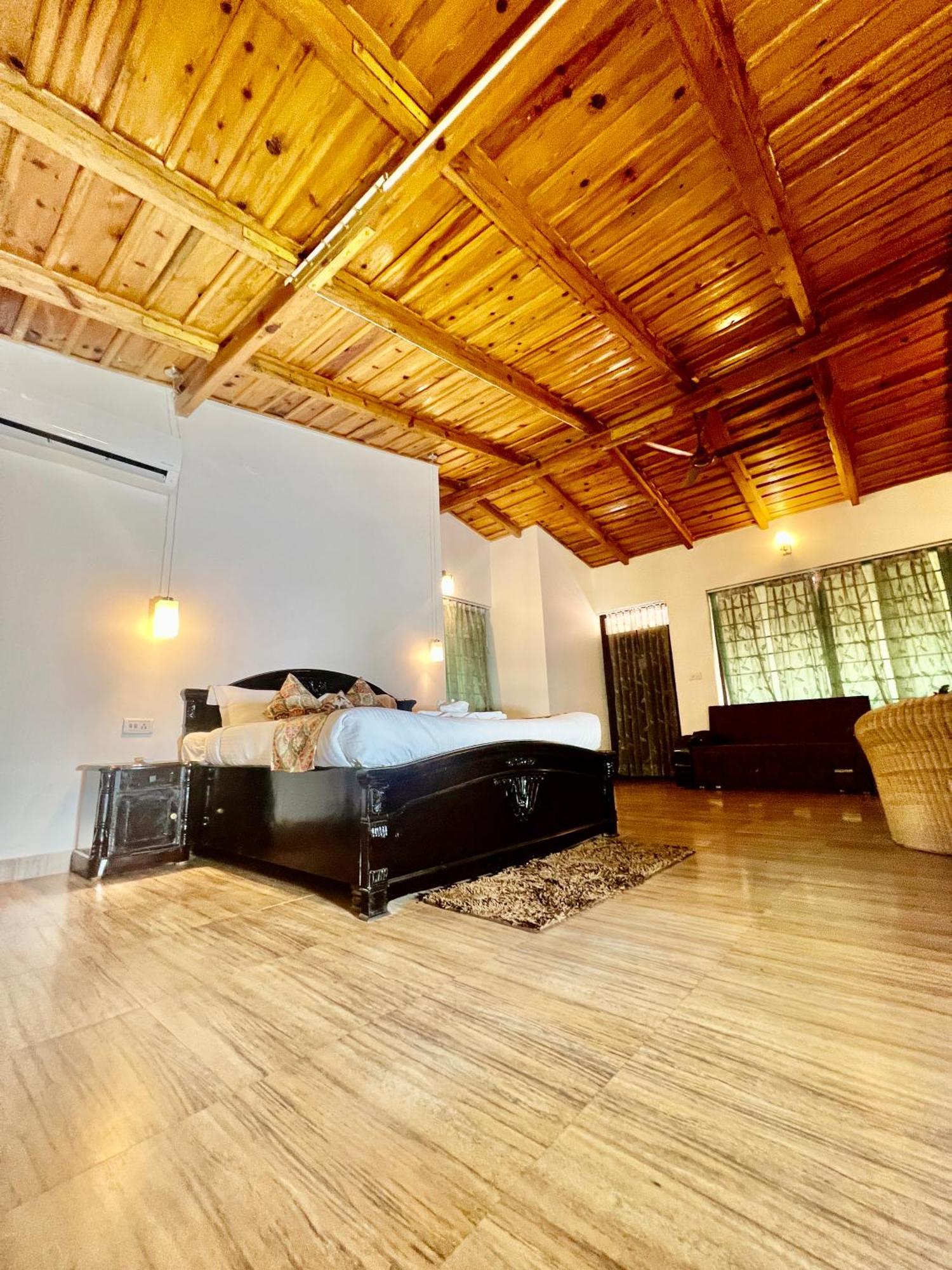 Sea Hawk - Luxury Hill Resort 4 Mins From Bhimtal Lake Dış mekan fotoğraf