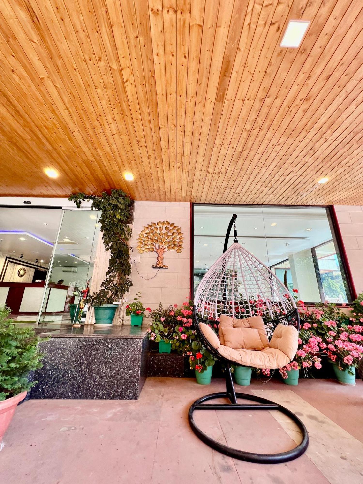 Sea Hawk - Luxury Hill Resort 4 Mins From Bhimtal Lake Dış mekan fotoğraf
